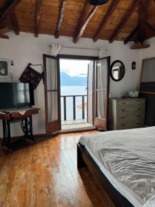 Cottage by the Sea in Vathy Methana