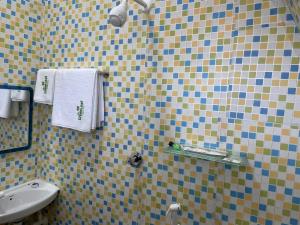 GreenLeaf Resorts and Restaurant