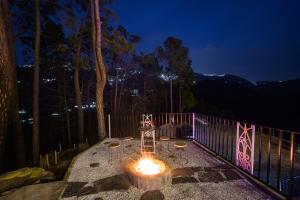 Alaya Stays Pine Shadow Flamingo Suite with Views & Restaurant