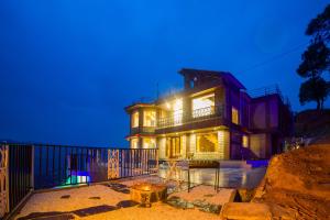 Alaya Stays Pine Shadow Flamingo Suite with Views & Restaurant