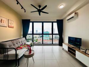 Spacious 3BR Retreat Comfort & Convenience in Prime Location 2-10pax