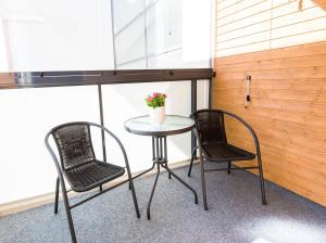 Kotimaailma Modern city studio in Vaasa city center, Näytelmä