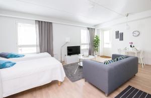 Kotimaailma Modern city studio in Vaasa city center, Näytelmä