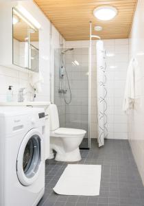 Kotimaailma Modern city studio in Vaasa city center, Näytelmä