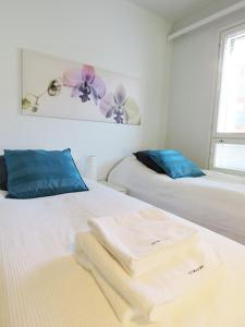 Kotimaailma Modern city studio in Vaasa city center, Näytelmä