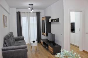 Cozy One-Bedroom Apartments Suceava