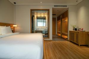 Nam Dat Hotel by DLecia Ha Long