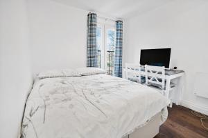 7 Bedroom, 3 bathrooms, Garden, 20 mins to centre