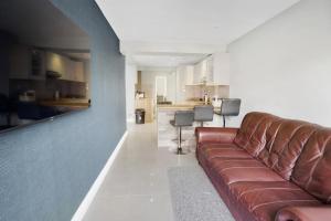 7 Bedroom, 3 bathrooms, Garden, 20 mins to centre