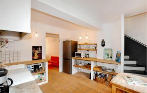 Maisons de vacances 4 Bedroom Cozy Home In Palau-Del-Vidre : photos des chambres