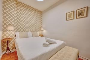 Heart of Pamplona Apartments III by clabao