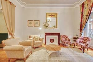 Heart of Pamplona Apartments III by clabao