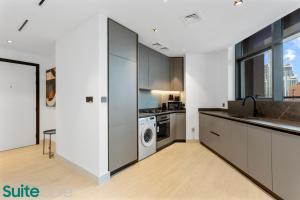 Luxe 2 Bedroom with Burj Khalifa and Marina Views