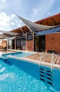 Casa Morales y Casa Franco - Private Pool, WiFi and Free Parking - Las Flores