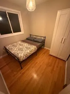 Kitchener Cheapest Stay Near Downtown, Airport- Self Checkin,24 Hrs - Kitchener