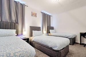 Spacious 4 Bedroom Home - Sleeps Up to 9 Guests