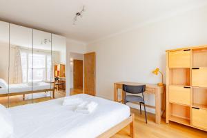 Contemporary Chic 3BD Home Near Little Venice