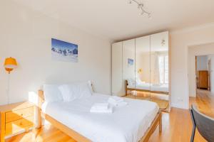 Contemporary Chic 3BD Home Near Little Venice