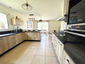 Villa Sheila - Au bord de leau avec piscine