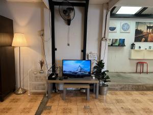 3 bedrooms 2 bathrooms