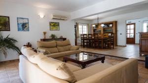 Casa Es Pou en Playa Mitjorn - Emar Hotels