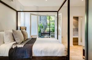 The Honeycomb a 3 Bed in De Waterkant with Hot tub