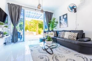 New Stylish 3BR Villa with Private Pool & Terrace