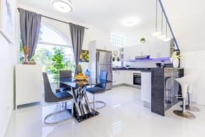 New Stylish 3BR Villa with Private Pool & Terrace