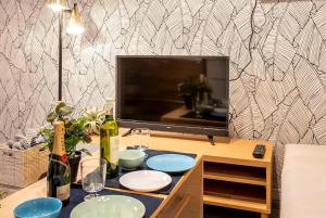 Bibarudy Shinagawa -品川エリア駅前1分8名 羽田空港25分-