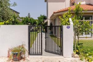 Comfortable and new apartment near the sea!