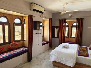 Incredibles Hostel & Safari