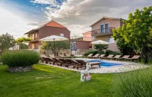 Beautiful Villa Popovica Dvori in Makarska - Žeževica