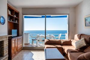 AT305 Vistas directas al mar, al lado de la cala Canyadell