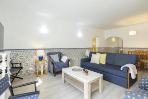 Areias de São João 2BR Apartment - Shared Pool & Terrace, by Hopstays