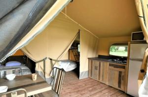 Campings Camping 4 etoiles - Parc aquatique - efaaa0 : photos des chambres
