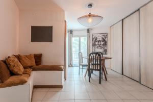 LEnsoleillé à 100m de la plage