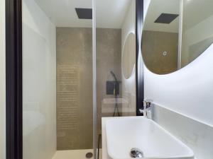 Chalets Joli chalet pour 6, piscine chauffee a l-annee : photos des chambres