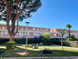 Very nice apartment in residence with pool