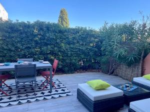 Very nice apartment in residence with pool