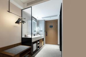 Atour Hotel Wuxi East Station South Square