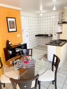 Apartamento de dois quartos para 6 pessoas em Canasvieiras a uma quadra da praia em área nobre