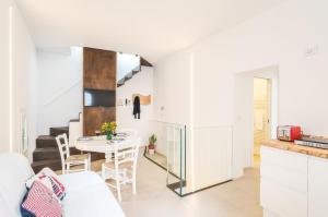 Seafront Apartments Opposite Carlo V Castle - Monopoli Old Town