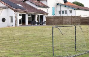 Maisons de vacances Amazing Home In Saint-Pe-De-Leren : photos des chambres