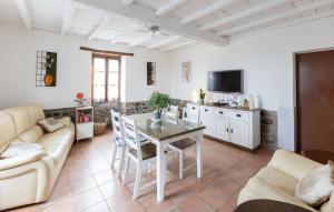 Maisons de vacances Amazing Home In Saint-Pe-De-Leren : photos des chambres