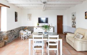 Maisons de vacances Amazing Home In Saint-Pe-De-Leren : photos des chambres