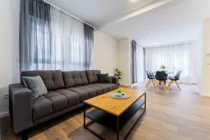 Flex SelfCheckIns 98 - Zagreb - 2 Bedrooms - Parking - Loggia - Mičevec