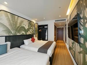 Chambay Golden Breeze Palm