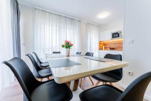 Flex SelfCheckIns 98 - Zagreb - 2 Bedrooms - Parking - Loggia