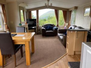 Beautiful Bright holiday let, 5 Miles from Dornie