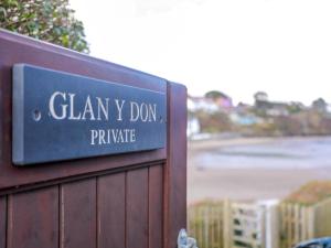 Glan Y Don